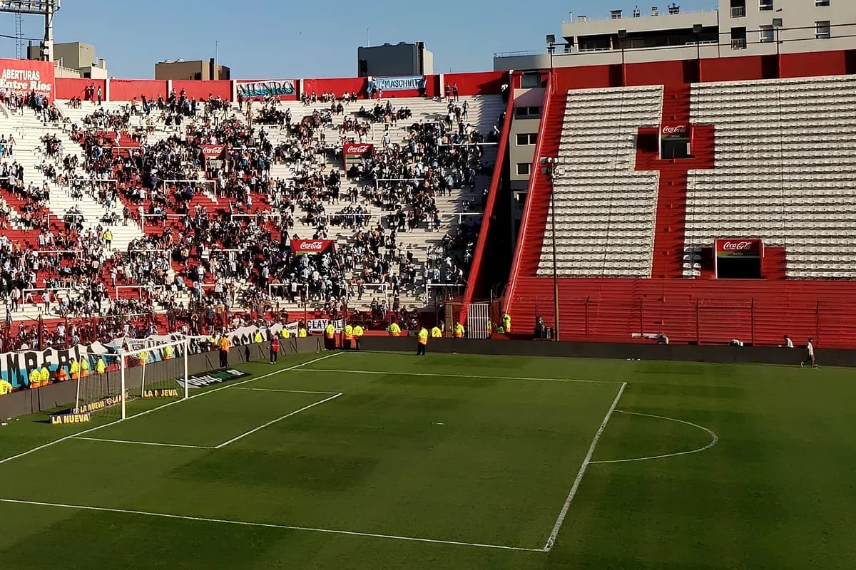 The red-and-white stands of Huracán's Estadio Tomás Adolfo Ducó
