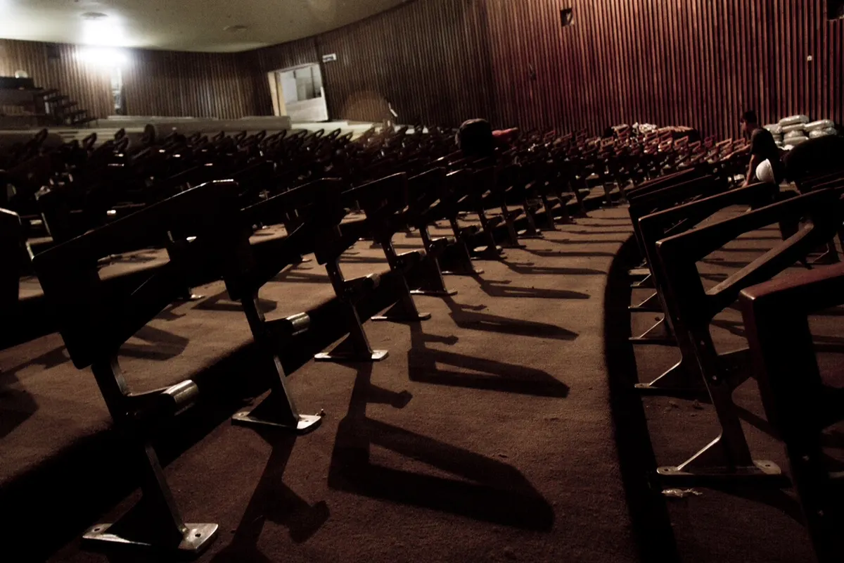 Rows of wooden seats in the Sala Martín Coronado of the Teatro San Martín