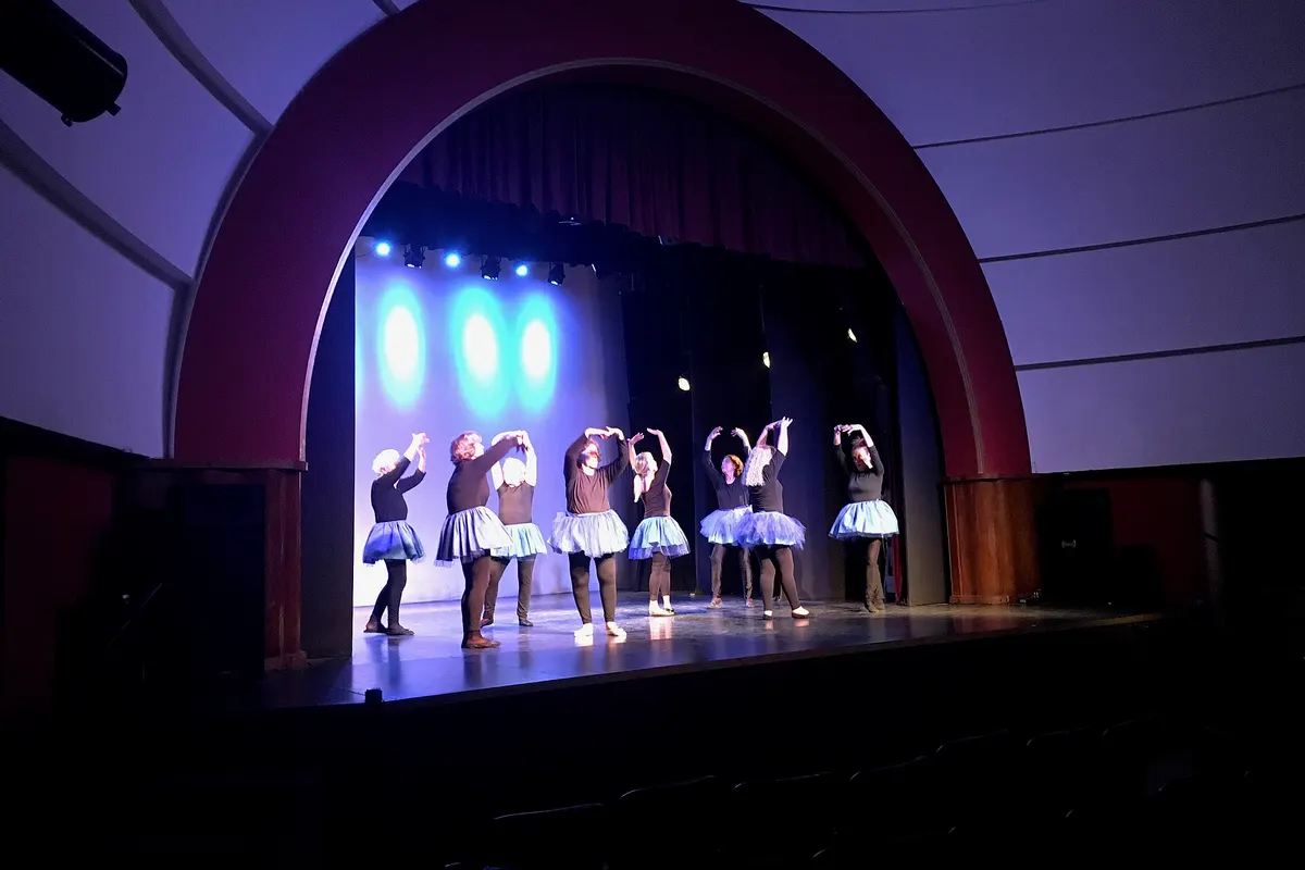 Dancers on the arched stage of the Teatro Empire