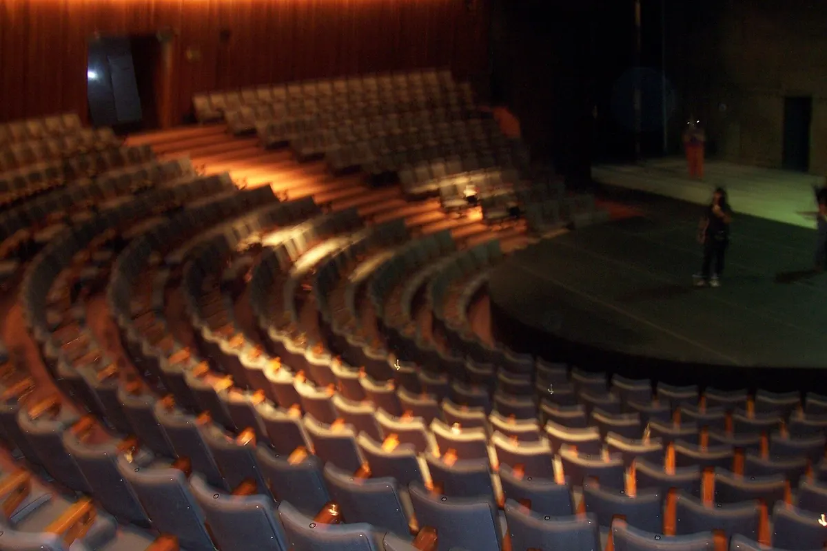 The fan of seats in the main hall of the Teatro San Martín